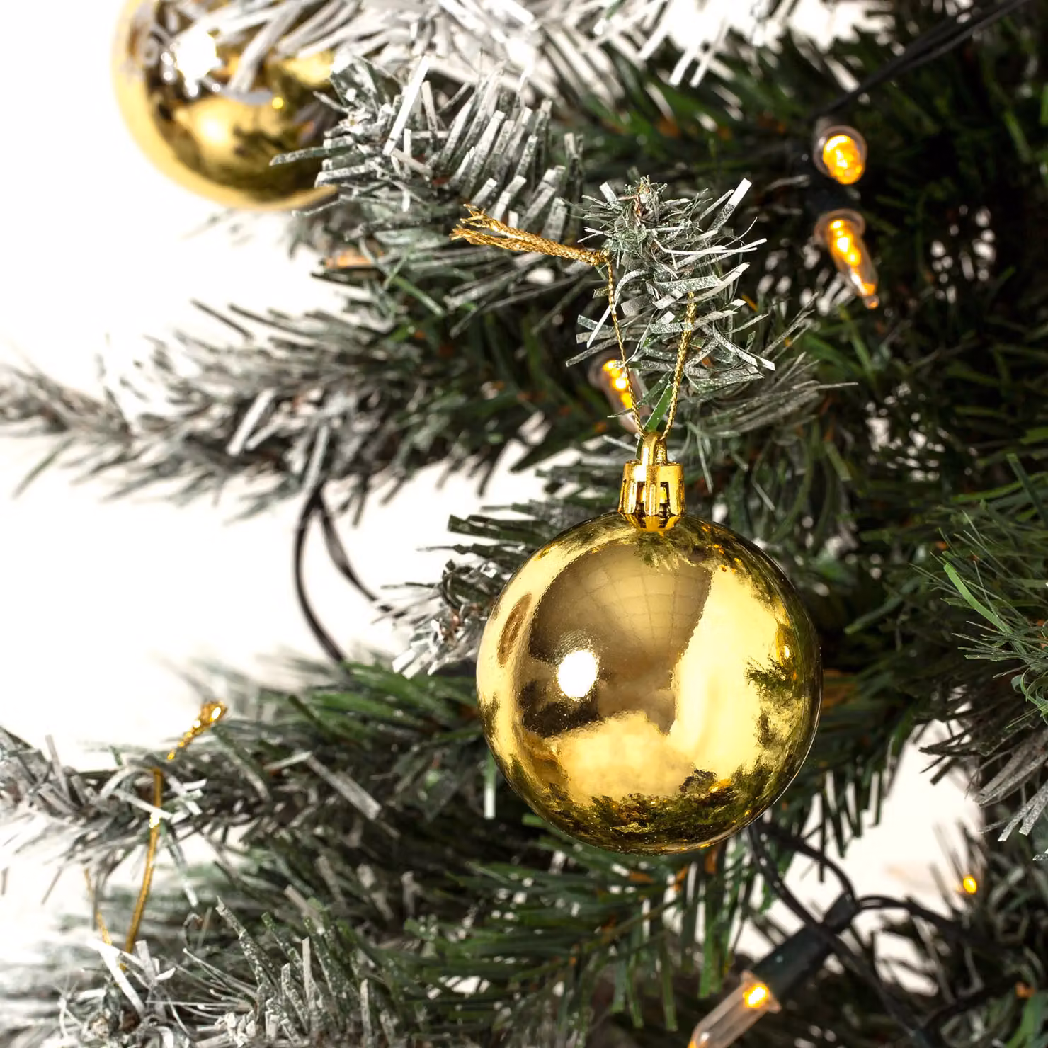 Christmas Village 30 Piece Classic Christmas Bauble Set in Gold and Silver, 6 cm Round Hanging Ornaments – 4