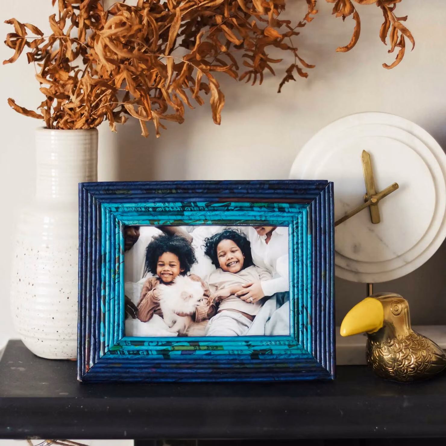 Paper High Reclaimed Newspaper Single Photo Frame in Blue, Rectangular Tabletop Design, W/D/H: 20.0 x 1.6 x 25.3 cm – 3