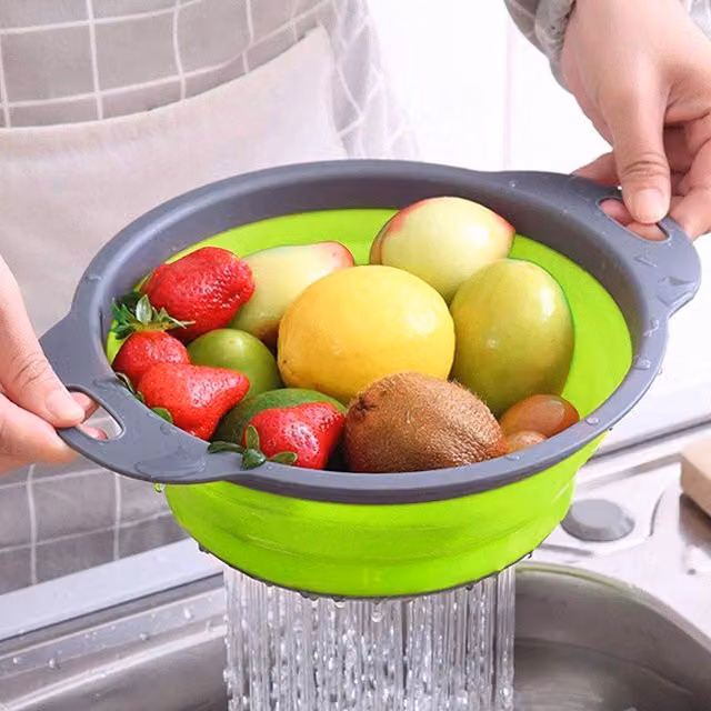 Livingandhome Collapsible Silicone Round Colander with Handles, Green