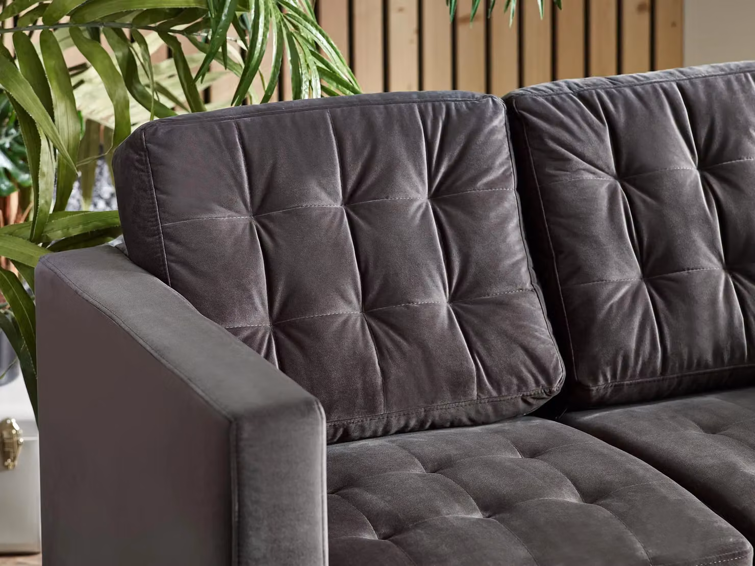 FurnitureboxUK Jade 2-Seater Modern Velvet Sofa in Dark Grey with Solid Wood Frame – 2