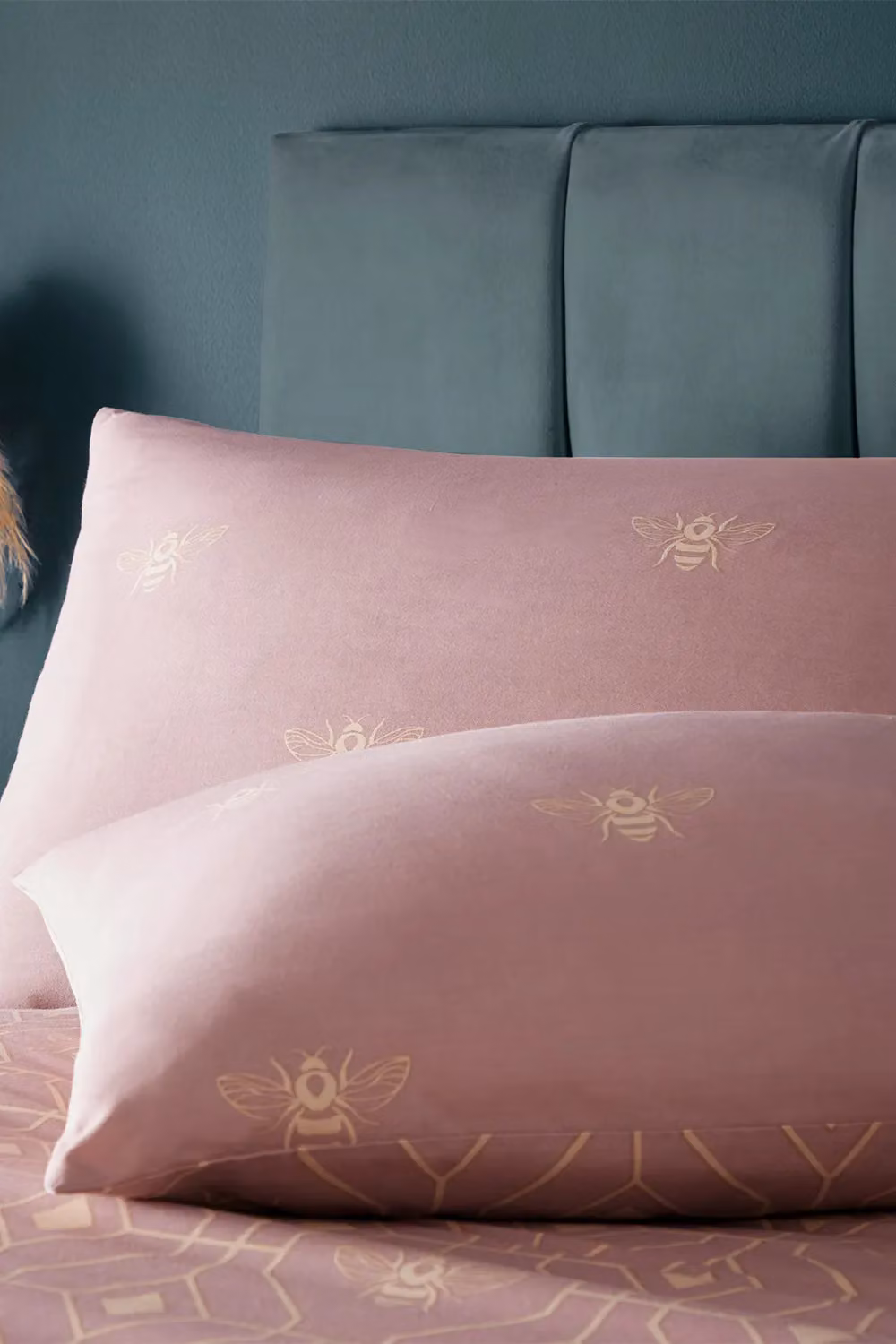 Riva Paoletti Bee Deco Reversible Geometric Duvet Cover and Pillowcase Set in Pink and Gold – 2