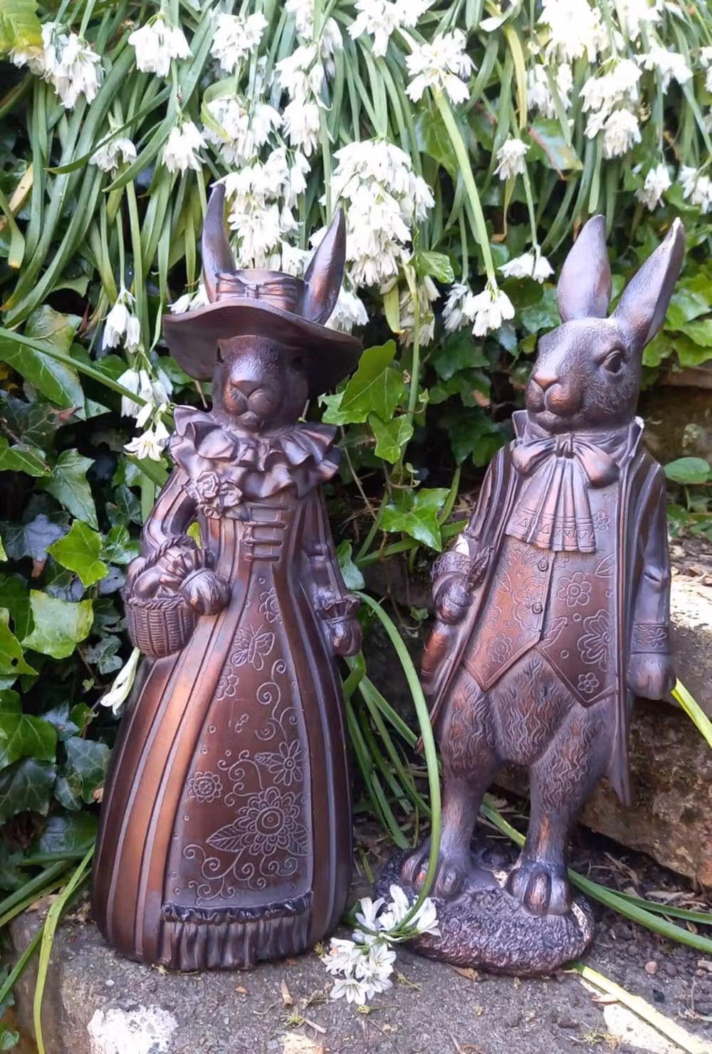 Inspirational Gifting Mr and Mrs Rabbit Garden Ornament Sculptures in Bronze Polystone Resin, Height: 36 cm – 3