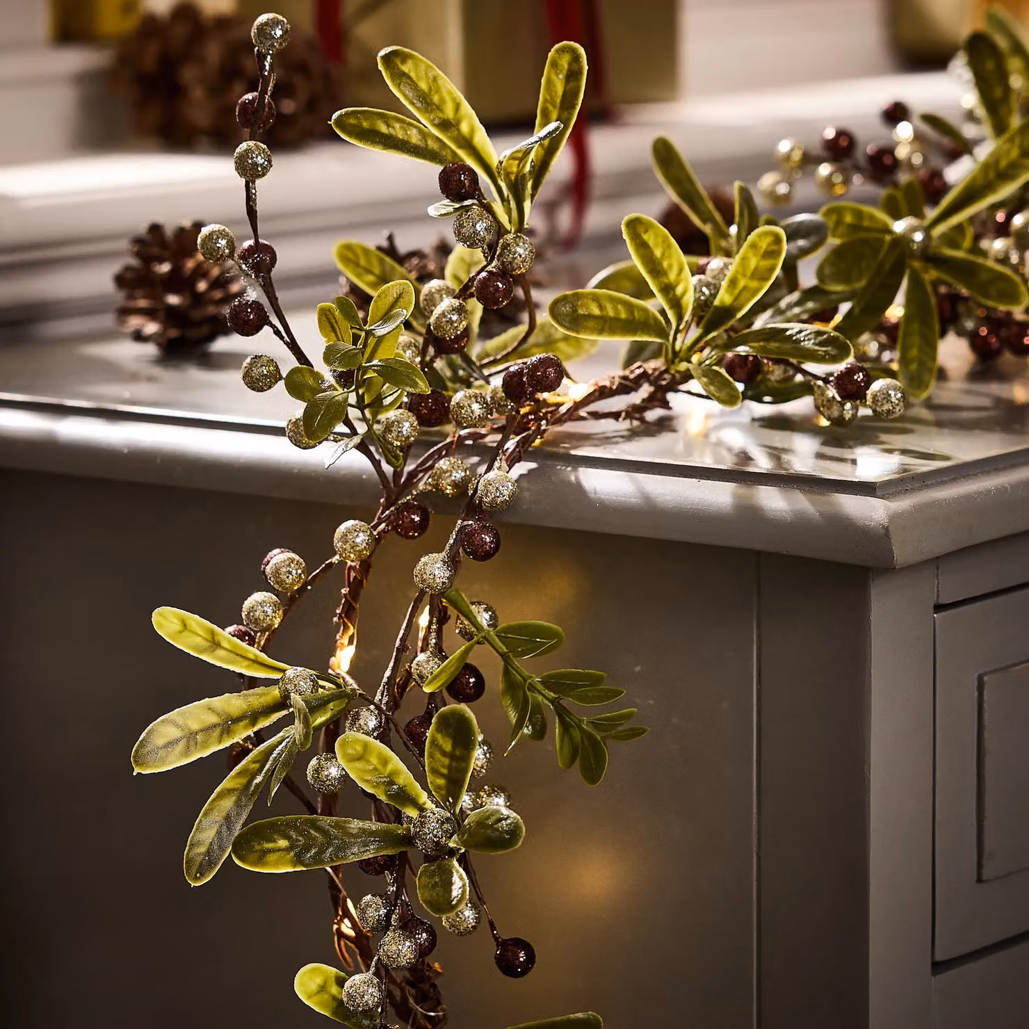 Dibor Copper Mistletoe Light Up Christmas Table Decoration Garland, 1.6m, Gold and Green – 3