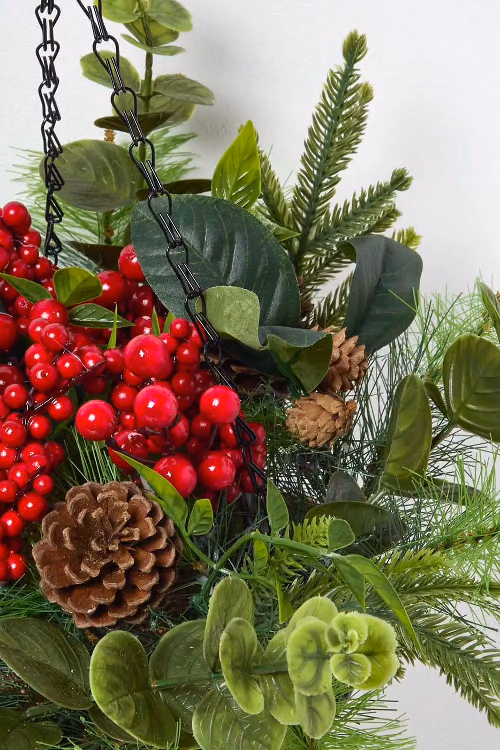 Homescapes Artificial Winter Woodland and Eucalyptus Hanging Basket in Red and Green – 3