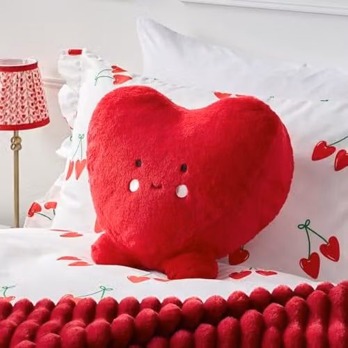 OHS Red Teddy Fleece Heart Shaped Cushion, W/D/H: 35 x 31 x 61 cm