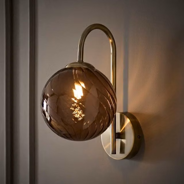 ValueLights Sydney Single Glass Swirl Shade Metal Wall Light Fitting in Brushed Gold and Brass