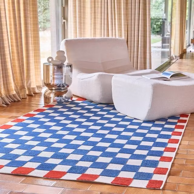 sweeek Checkerboard Indoor and Outdoor Rug in Blue and Red, W/D: 200 x 290 cm