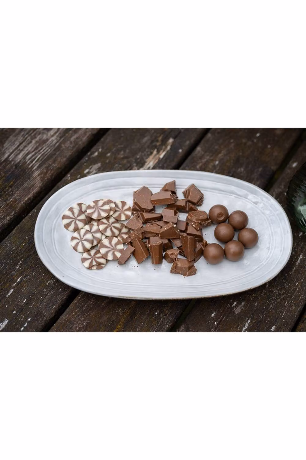 KDMD Satchville Stoneware Serving Platter in Beige and White – 2