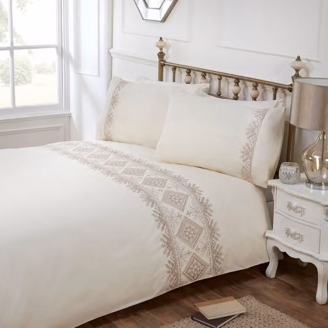 Rapport Home Modern Polycotton Duvet Cover and Pillowcase Set in White and Yellow, W/D/H: 90 x 200 cm