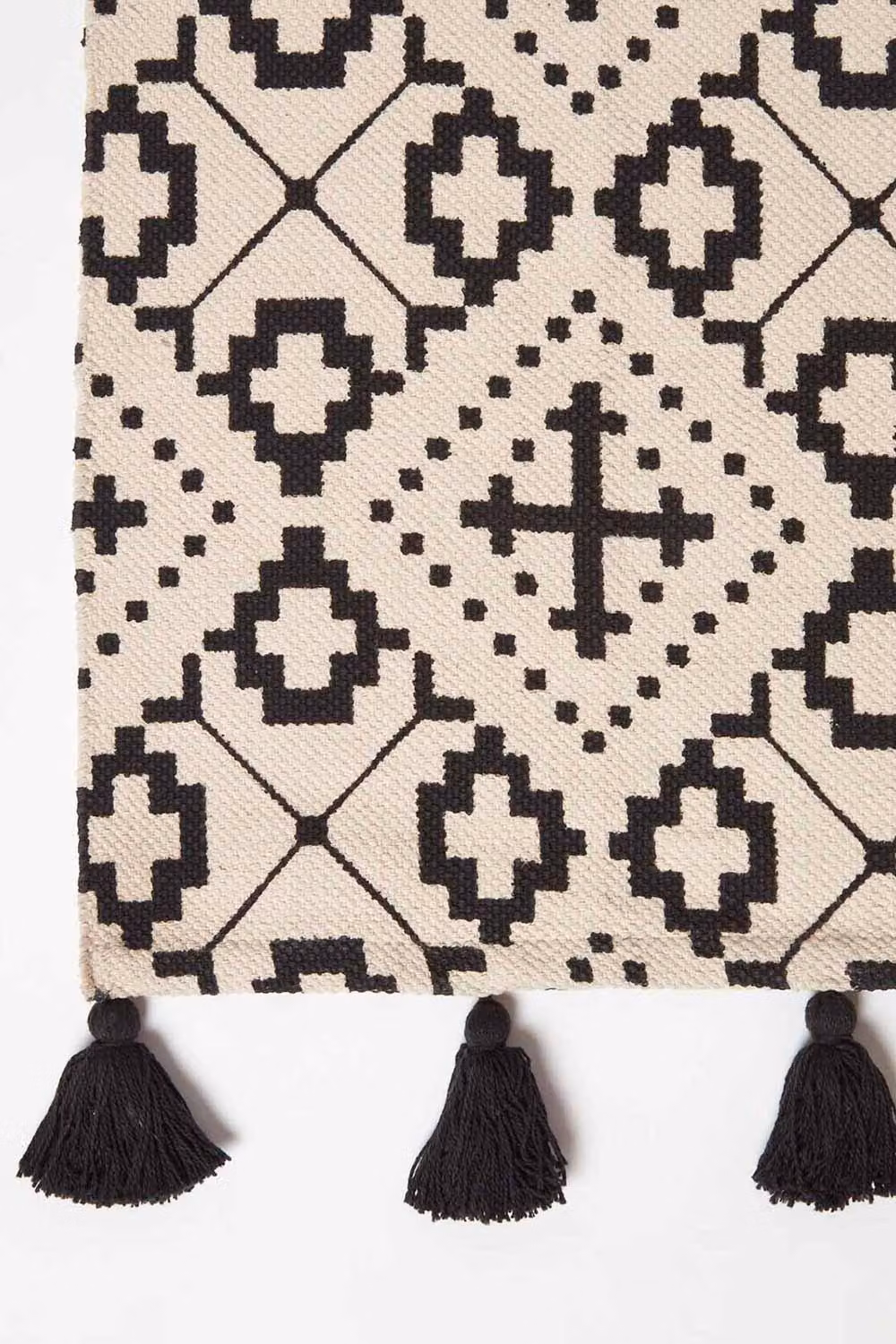 Homescapes Reva Geometric Cotton Rug in Black and White, W: 90 cm, L: 150 cm – 3