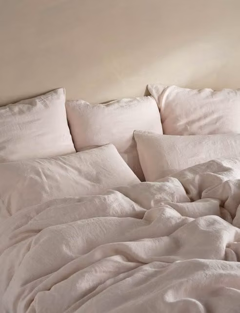 Bedfolk Pure Linen Relaxed Duvet Cover in Soft Pink