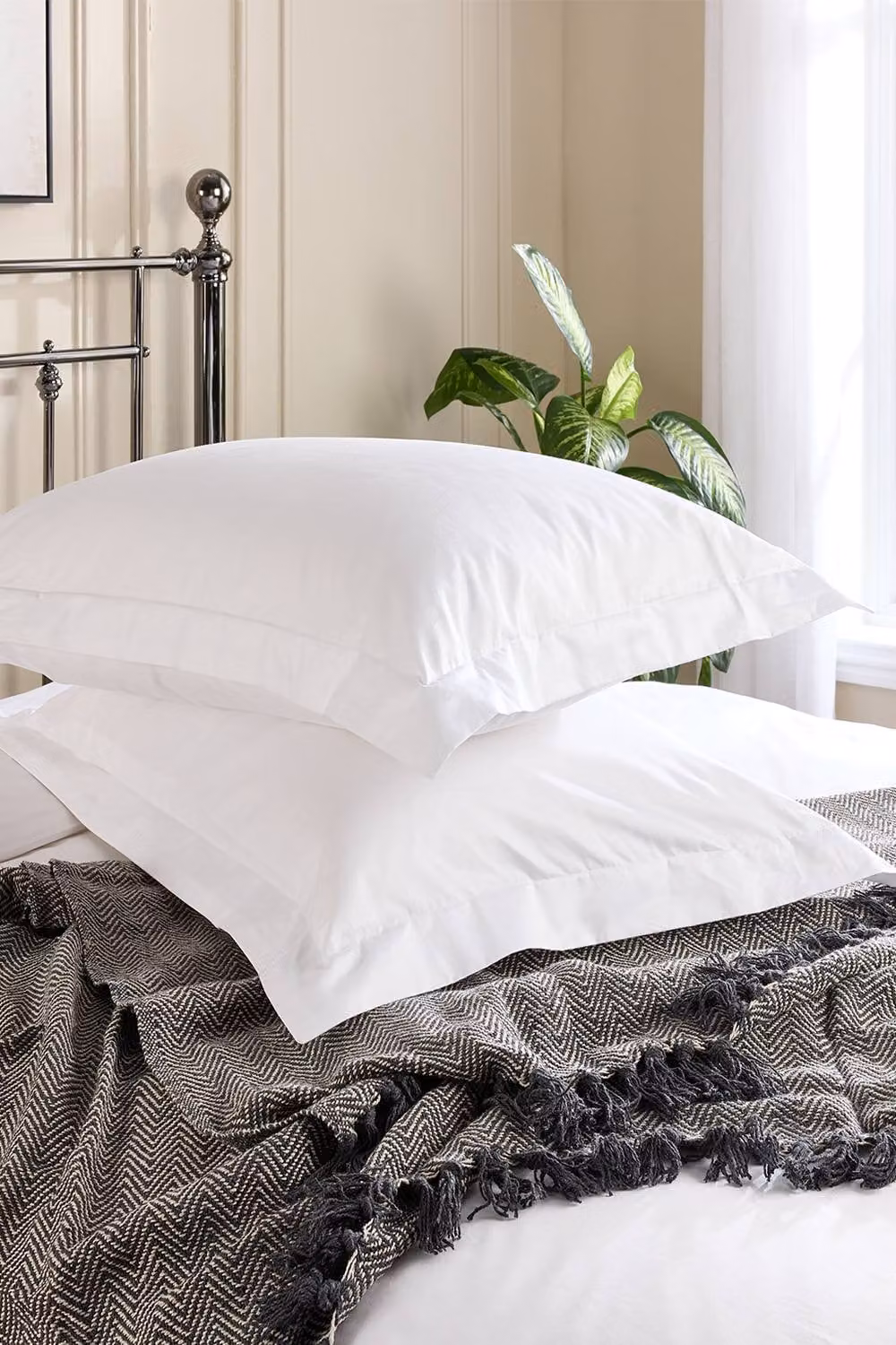 Hotel Pure Luxury 5 Star Oxford Pillowcase Pair in White, Standard Size – 1