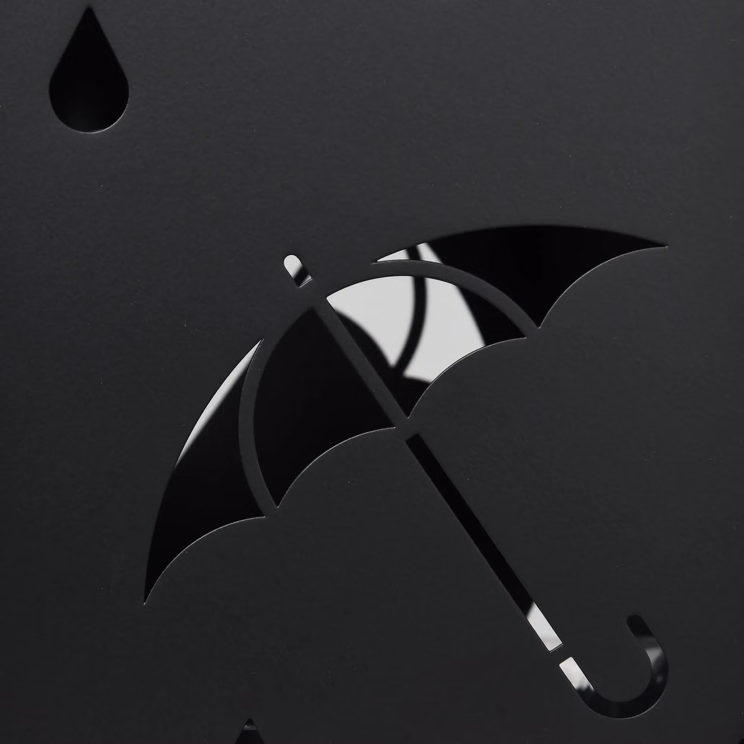 HOMCOM Metal Umbrella Stand in Black with 4 Hooks and Removable Drip Tray, W/D/H: 15.5 x 15.5 x 40.0 cm – 7