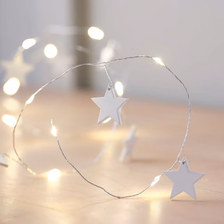 Lights4fun Indoor Christmas Wooden Star Micro LED String Fairy Lights in White and Silver, 1.9m