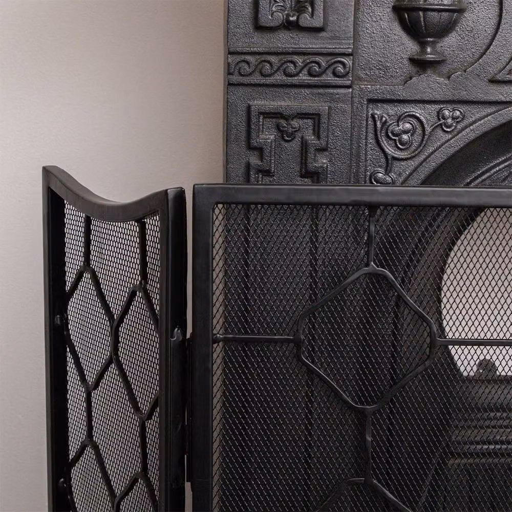 Melody Maison Black Geometric Metal Fire Screen W: 106 cm, H: 62.5 cm – 2