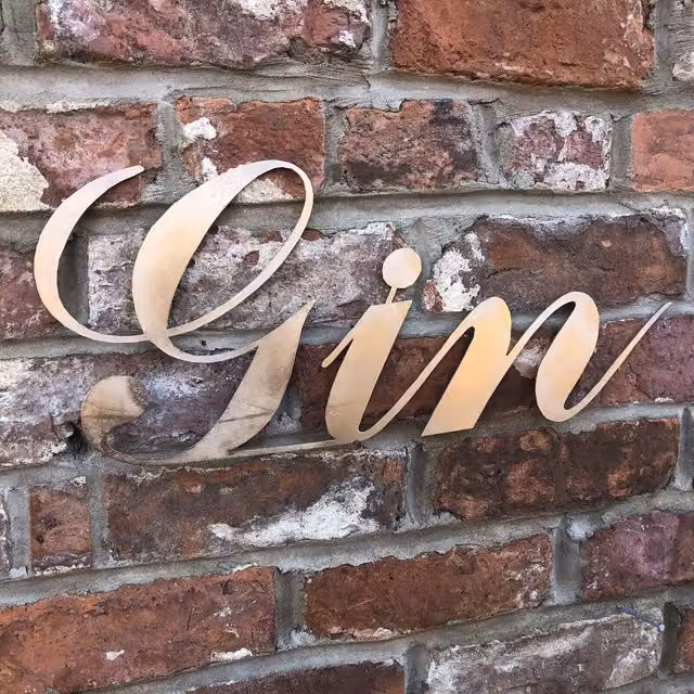 RW Norfolk Gold Metal Gin Sign for Home Bar and Garden Decor, W: 49.0 cm, H: 21.0 cm
