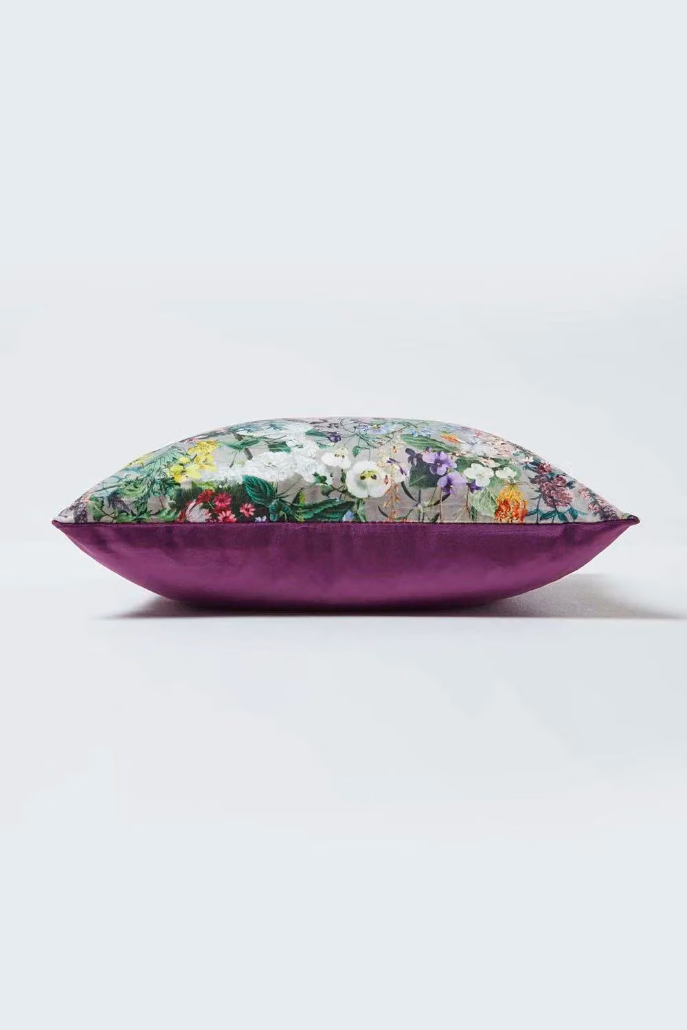 Homescapes Reversible Velvet Floral Cushion in Purple and Yellow Green, W/D/H: 46 x 46 x 46 cm – 3