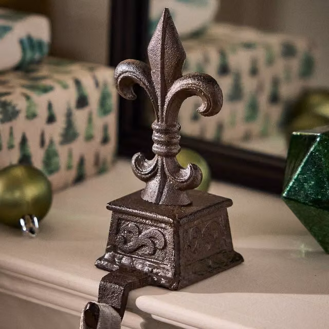 Dibor Antique Brown Fleur de Lys Metal Christmas Stocking Holder – 1