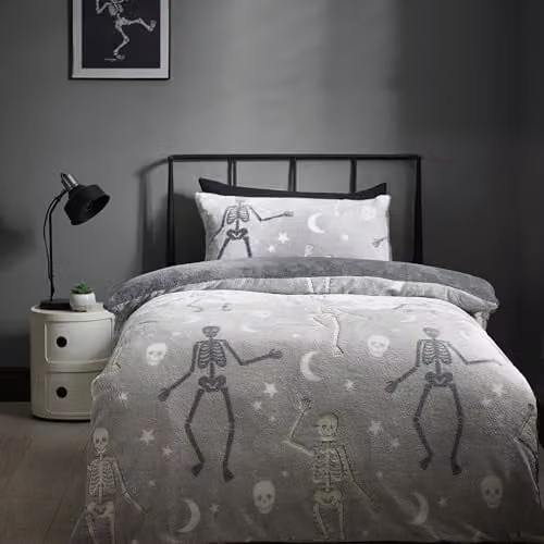 Catherine Lansfield Halloween Skeleton Glow in the Dark Fleece Duvet Cover and Pillowcase Set, Grey, W/D/H: 135 x 200 cm, Pillowcase: 50 x 75 cm