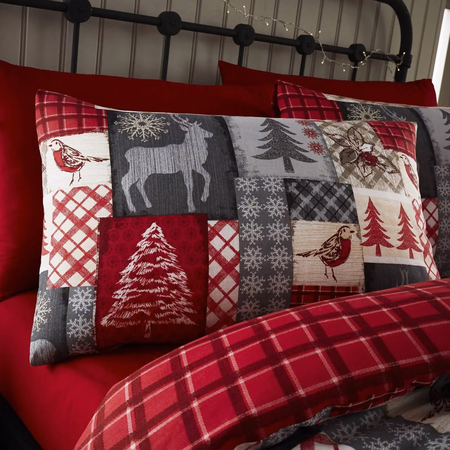 Happy Linen Company Red and Multicolour Christmas Patchwork Reversible Brushed Cotton Flannelette Duvet Cover and Pillowcase Set, W: 200 cm x D: 200 cm – 2