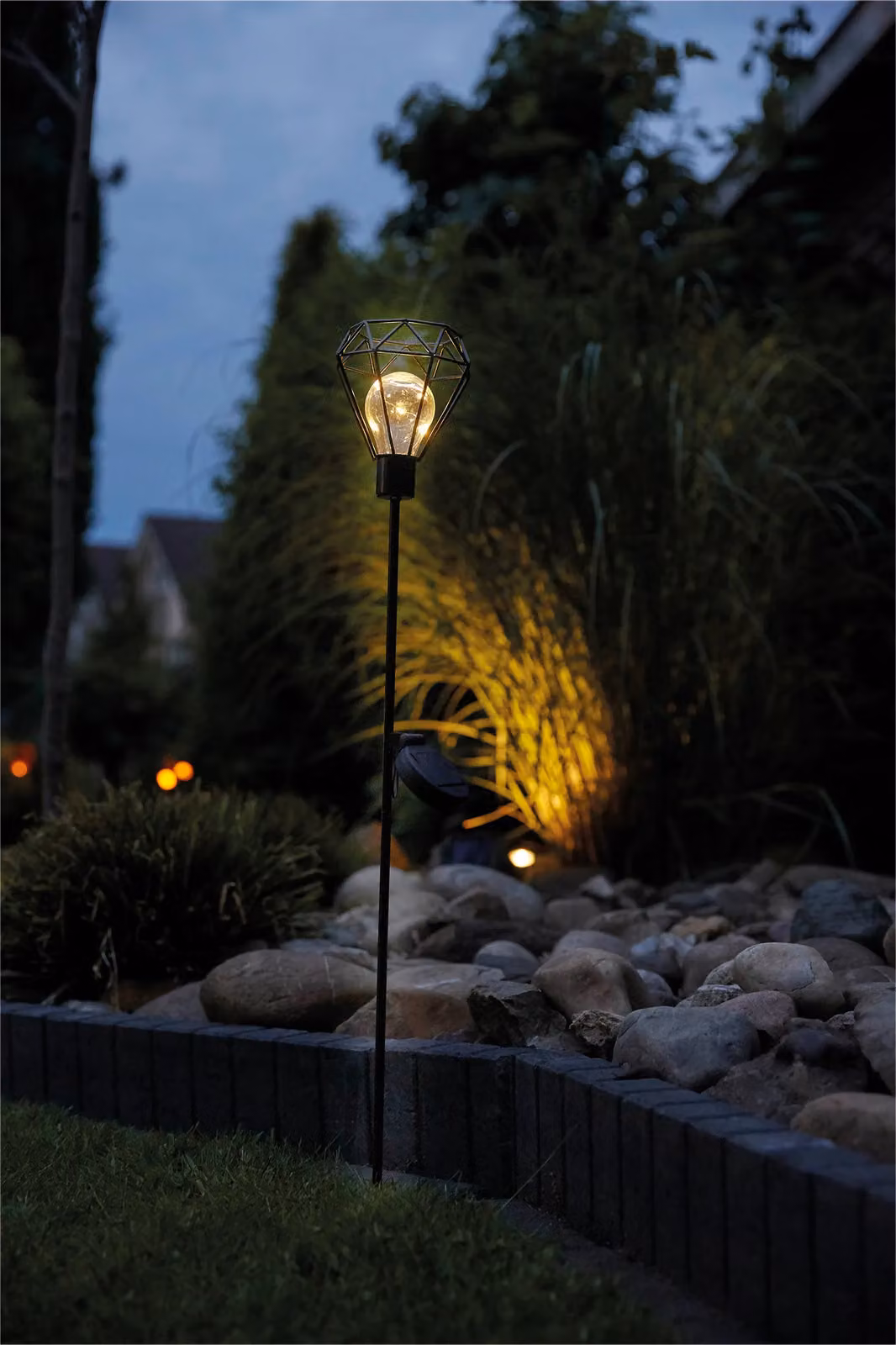 Luxform Solar LED Metal Wire Stake Light Diamond in Green – 2