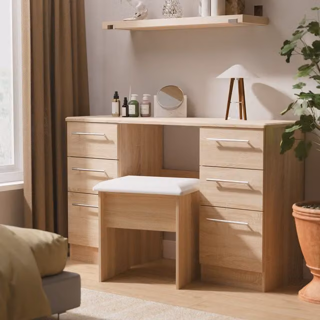 Carlton Ready Assembled 6 Drawer Kneehole Desk in Light Oak