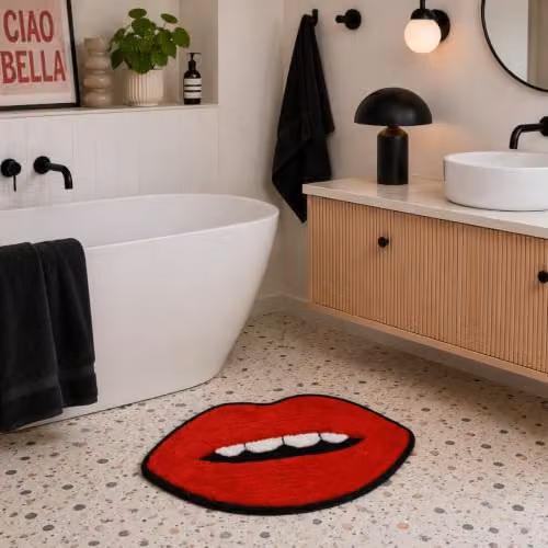 Mooky Mats Lips Shaped Non-Slip Bath Mat in Red and Black, W: 50 cm, D: 90 cm – 2