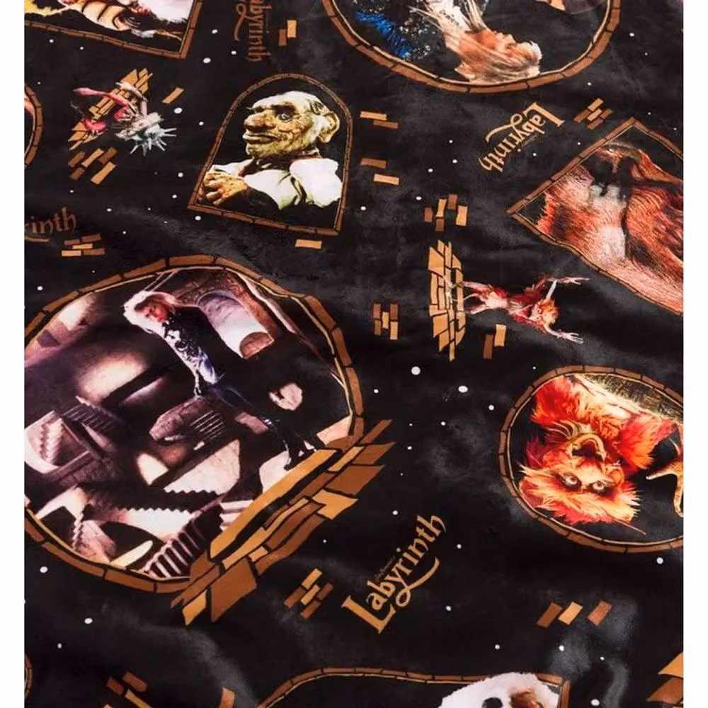 Labyrinth Fleece Movie Scene Blanket in Black, W/D: 152 x 127 cm – 4