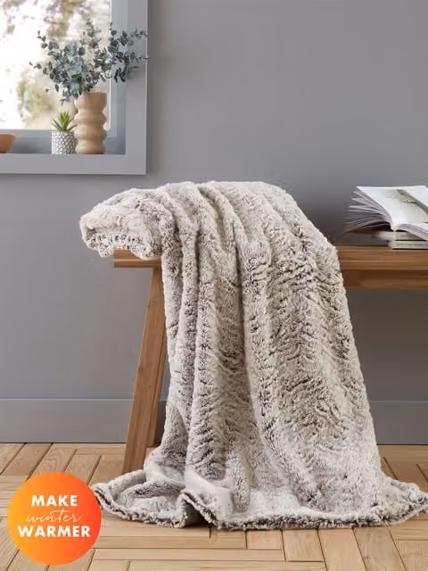 Catherine Lansfield Wolf Faux Fur Extra Large Cosy Throw in Natural Beige, W/D/H: 150 x 200 cm
