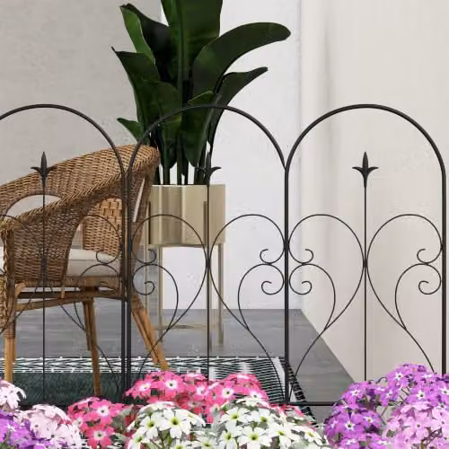 Outsunny 5-Piece Metal Decorative Garden Fencing in Black – 5