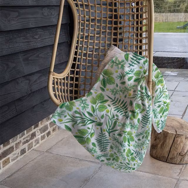 Benjamin Tate Design Floral Fleece Blanket in Green and Sand, W/D/H: 120 x 150 cm