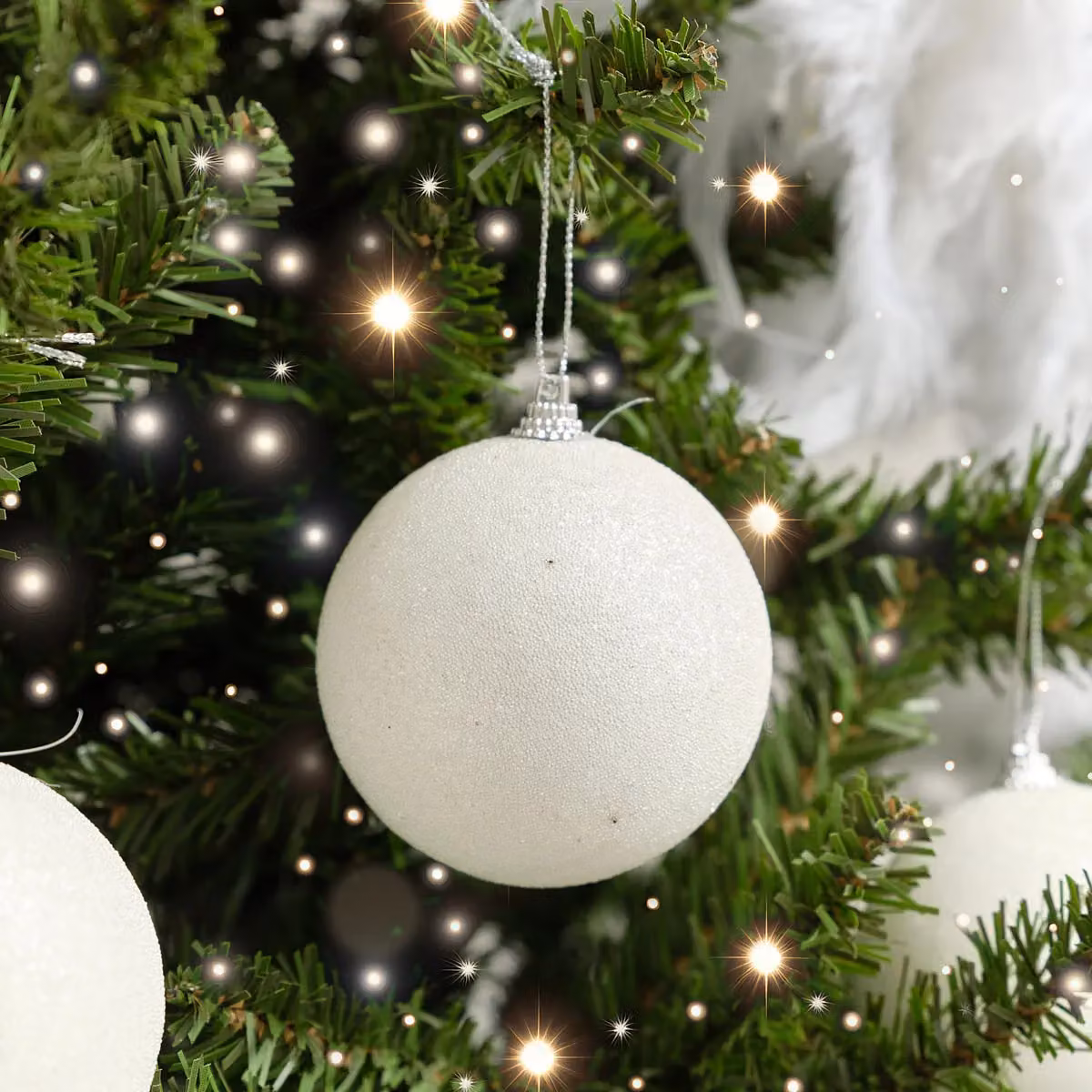 Melody Maison Set of 3 White Beaded Christmas Baubles, Diameter: 8 cm – 4
