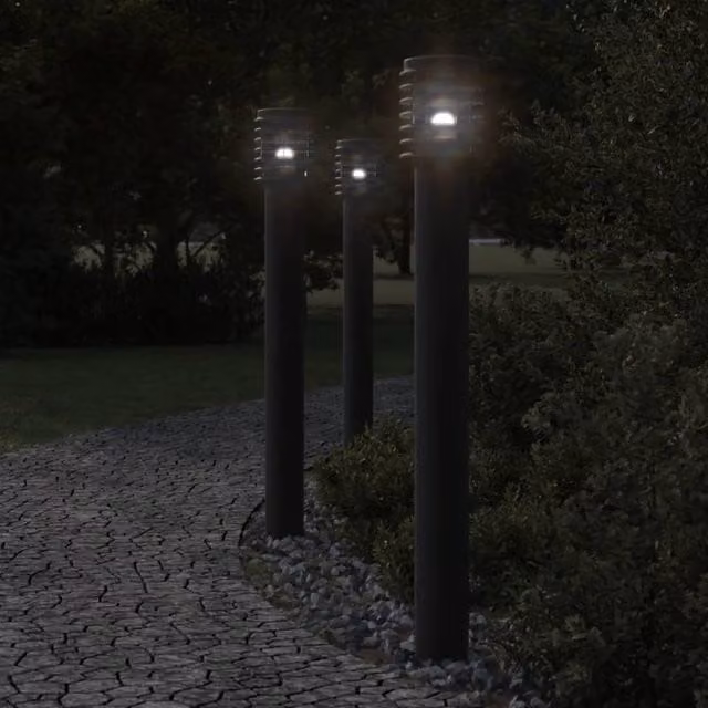 Berkfield Home Black Stainless Steel Outdoor Floor Lamp with Outlet, Height: 110 cm