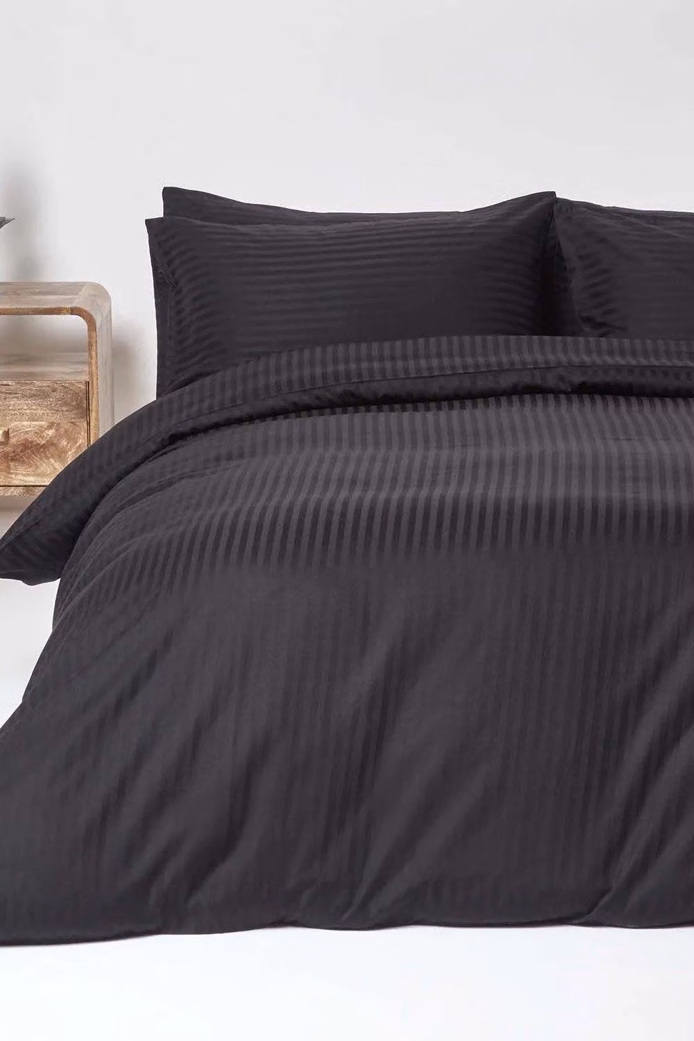 Homescapes Black Striped Egyptian Cotton Duvet Cover and Pillowcase Set, 330 TC, W/H: 180 x 200 cm – 2