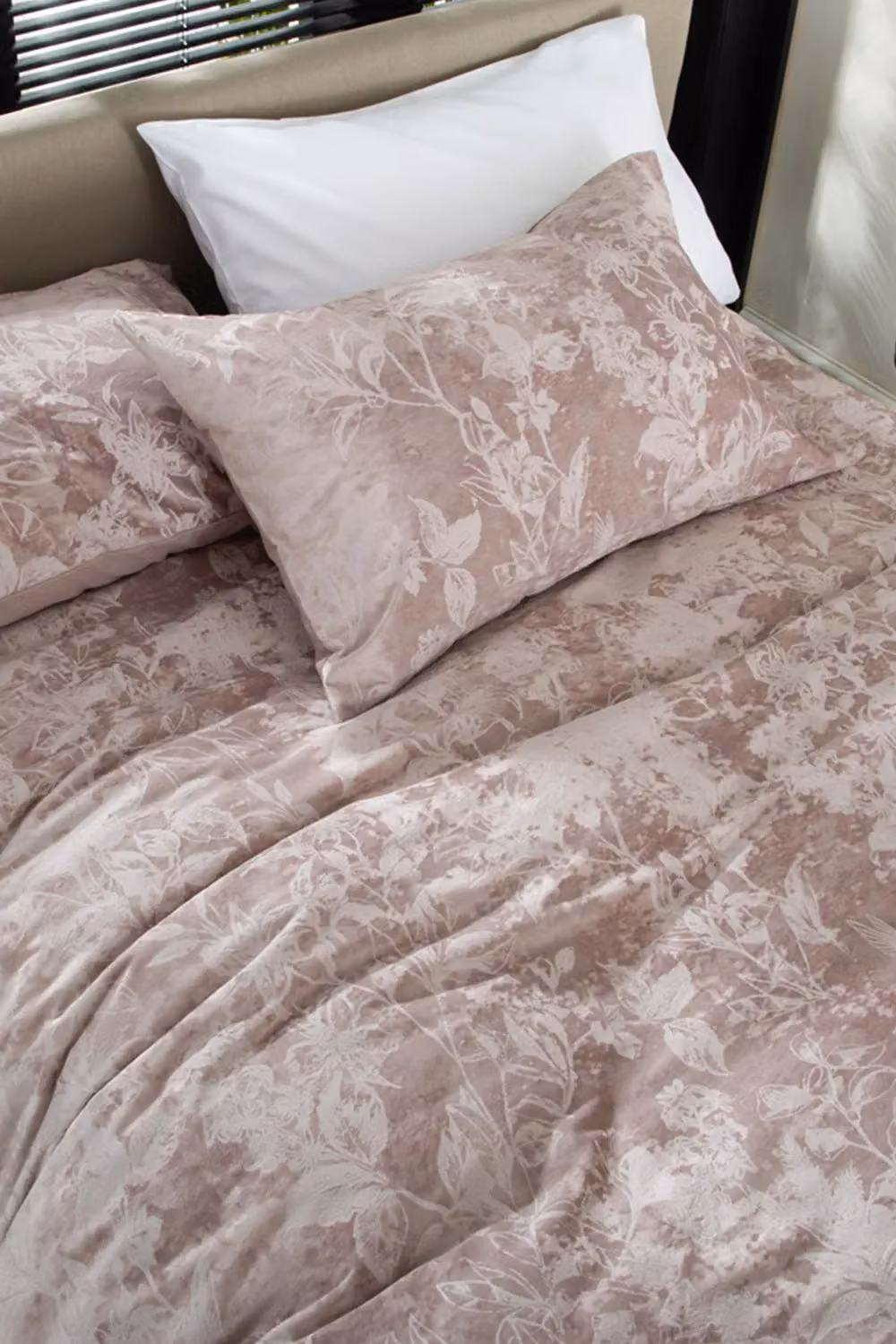 The Lyndon Company Chatsworth Floral Printed Duvet Cover and Pillowcase Set in Pink, W/H: 200 x 200 cm – 2