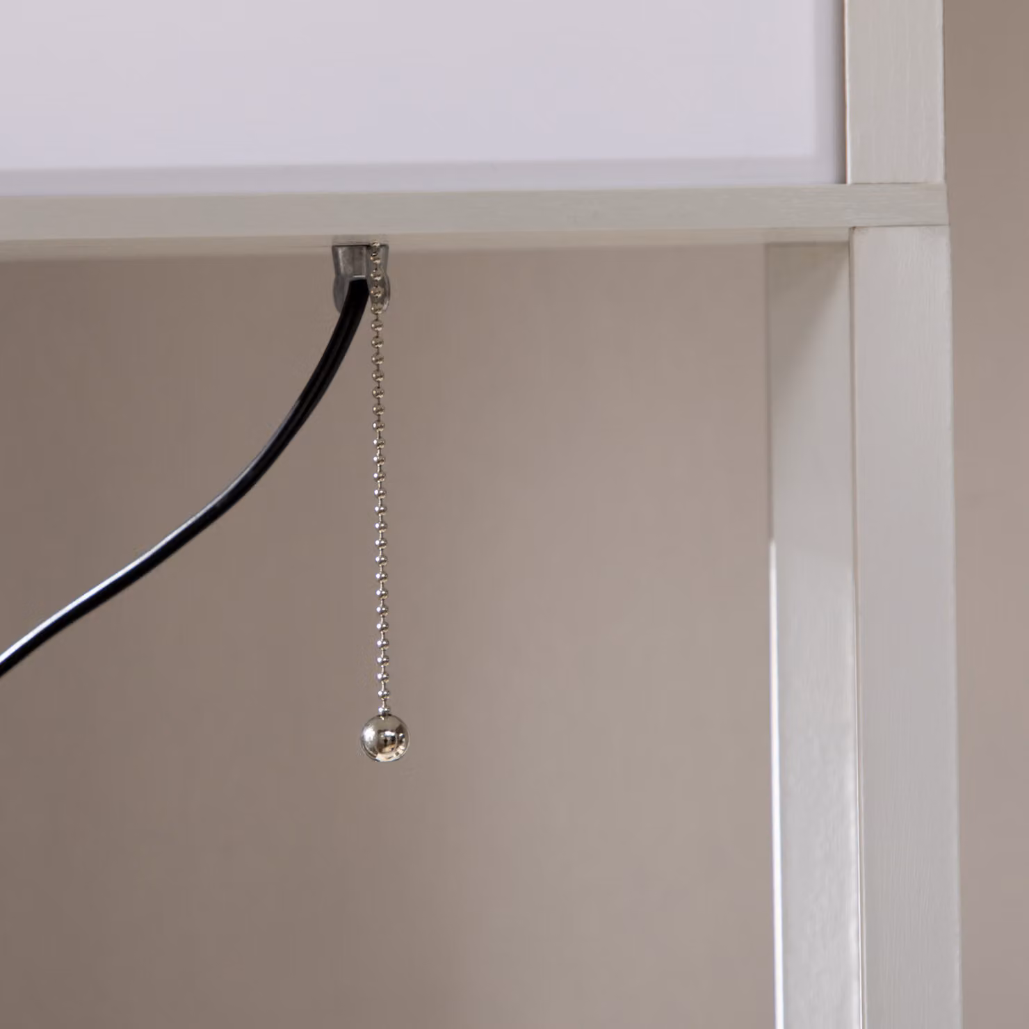 HOMCOM Modern Floor Lamp with Shelves and Dual Ambient Light in White – 4