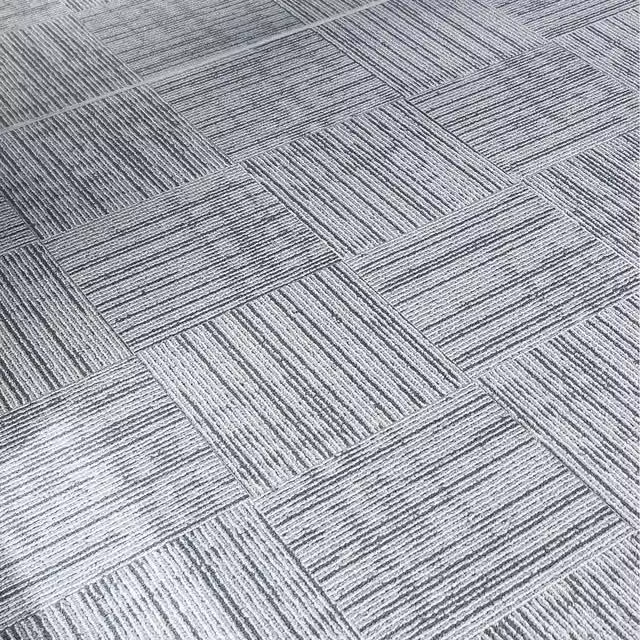 NOVECRAFTO Self Adhesive Vinyl Floor Tiles in Grey with a Classic Wood Look
