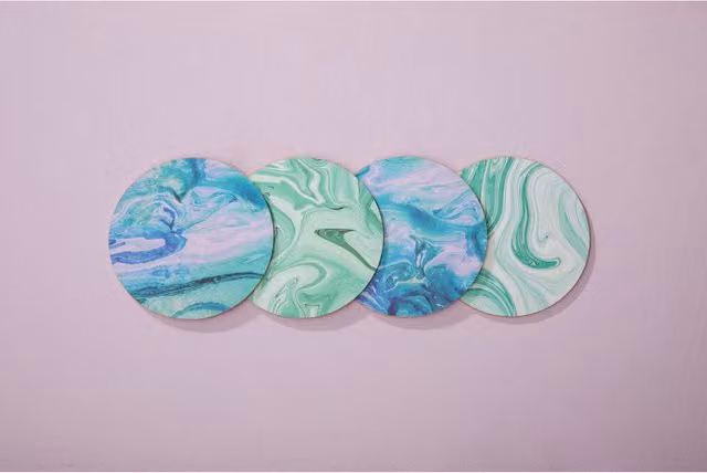 Orsina Set of 4 Round Absorbent Cork Coasters with Multicolour Marble Wave Print – 1