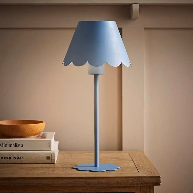 ValueLights Hattie Scallop Rechargeable Table Lamp in Blue