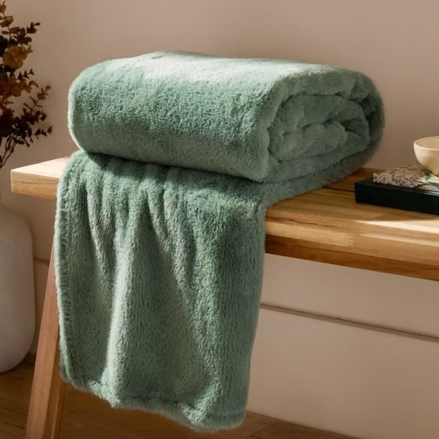 Furn Kallu Double-Sided Faux-Fur Throw in Green, W: 130 cm, D: 180 cm