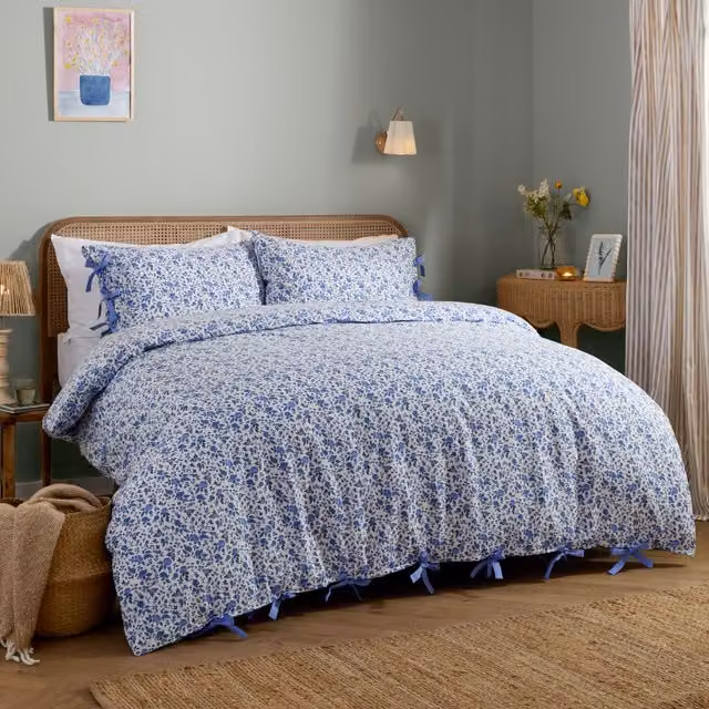 Wylder Hannah Floral 100% Cotton Duvet Cover and Pillowcase Set in Blue, W: 200 cm x D: 200 cm