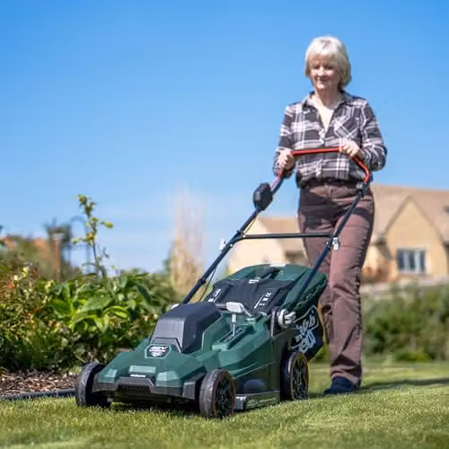 Webb Eco 40V Cordless Rotary Lawnmower in Green with 43cm Cutting Width, 50L Collection Bag and Rechargeable Battery – 5