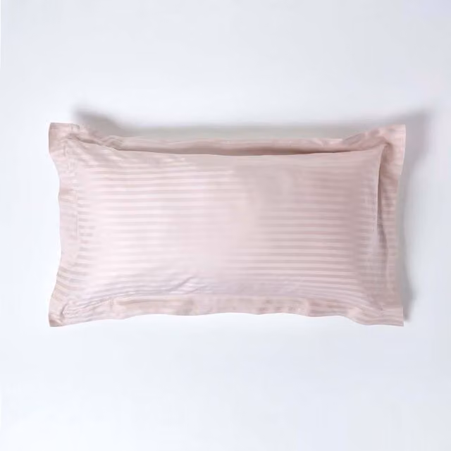 Homescapes Ultrasoft 330 Thread Count Egyptian Cotton Oxford Pillowcase in Pink