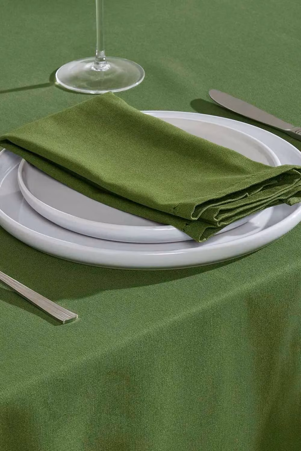 Homescapes Set of 4 Plain Cotton Fabric Napkins in Green – 2