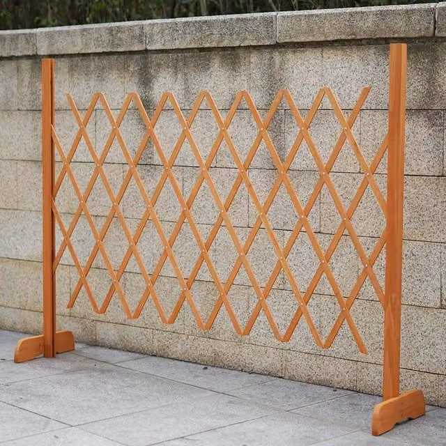 Gr8 Garden Expanding Wood Freestanding Garden Screen in Brown