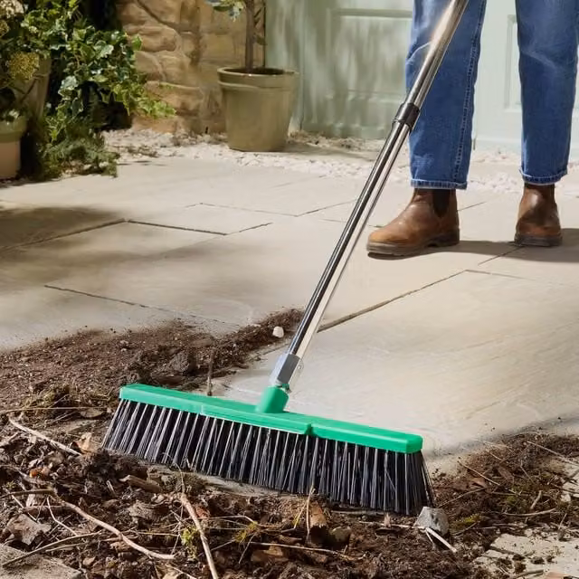 Victor Tools Wide Outdoor Broom with Adjustable Steel Handle, Green, W: 43 cm, L: 105-150 cm – 1