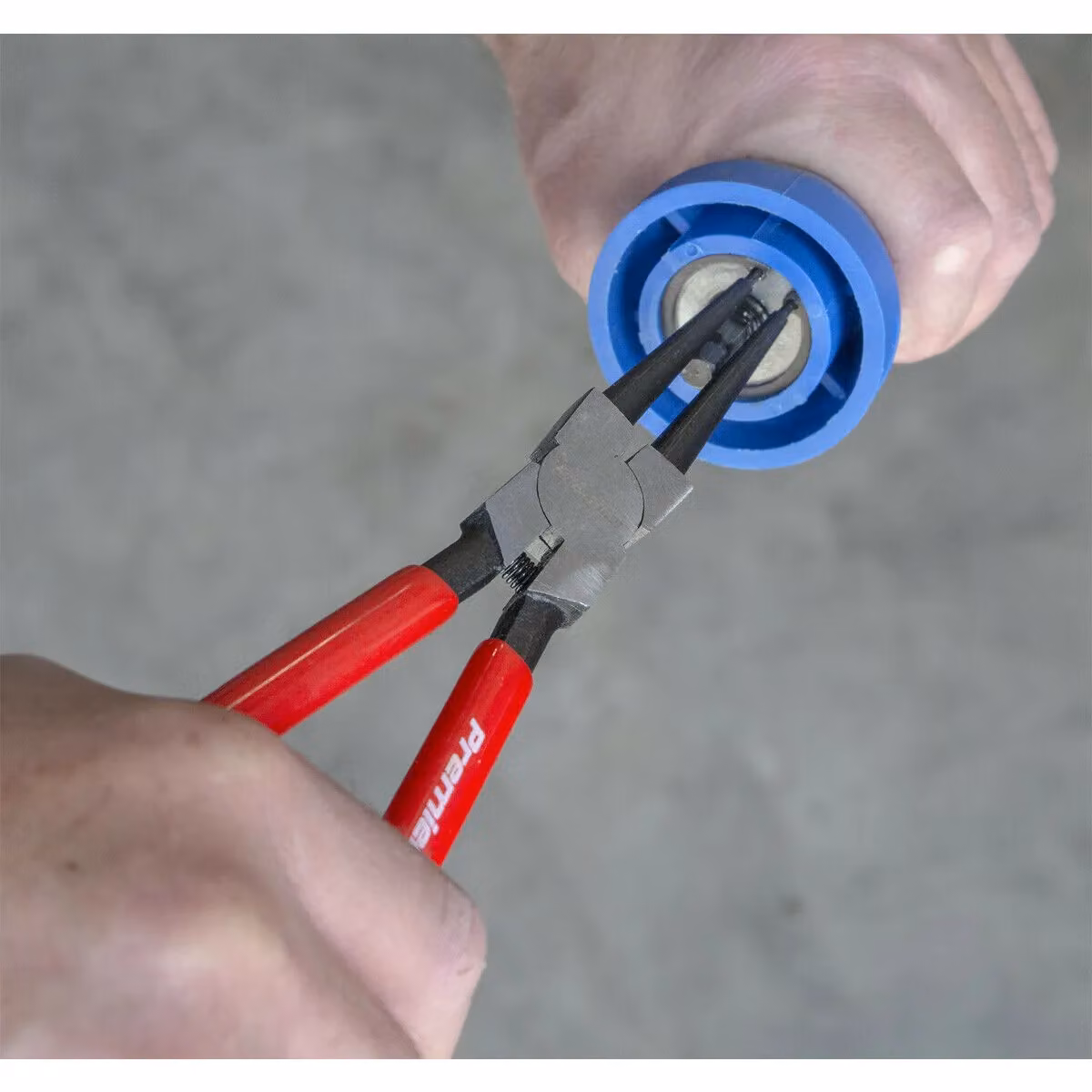 Loops Straight Nose Internal Circlip Pliers in Red and Multicolour, 230mm, Chrome Vanadium Steel – 2