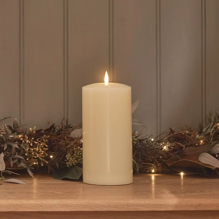 Lights4fun TruGlow Medium Pillar LED Chapel Candle in Ivory Wax with Timer and Flicker Effect, Height: 20 cm