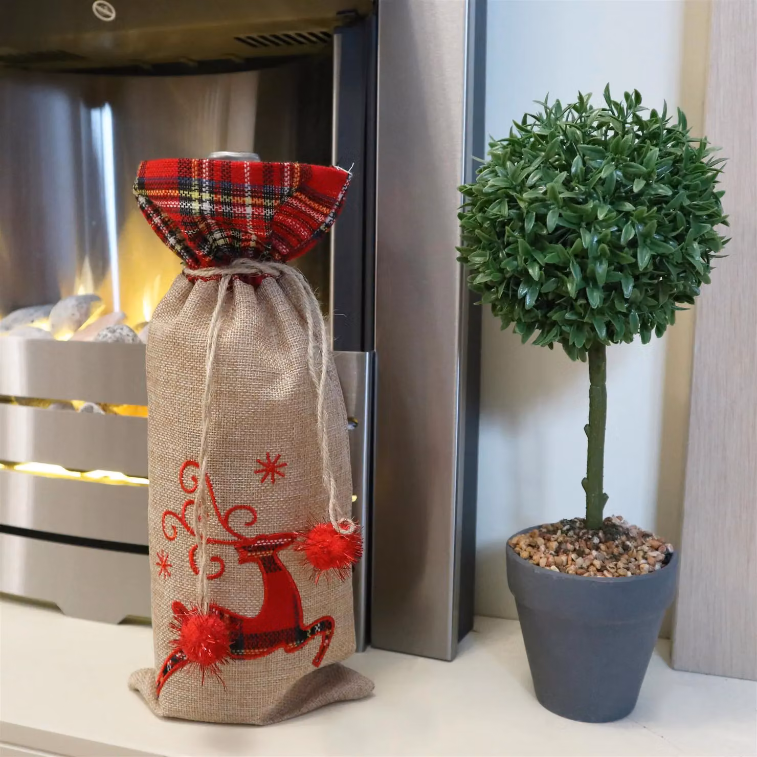 Shatchi Christmas Reindeer Wine Bottle Cover in Brown Burlap Hessian Linen with Drawstring Closure – 9