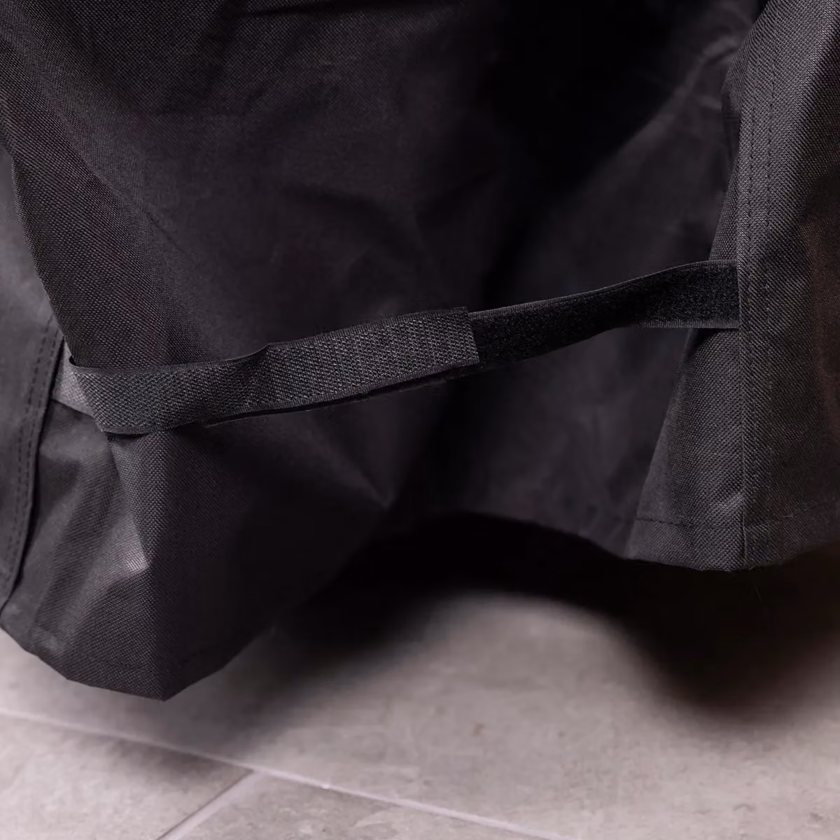 Charles Bentley Universal Waterproof Premium Gas and Charcoal BBQ Cover in Black, W/D/H: 97 x 105 x 64 cm – 2